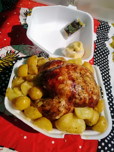 Frango Inteiro com Batatas