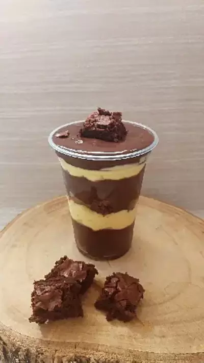 Felicidade no Copo,Mousse de maracujá,Brigadeiro e Brownie